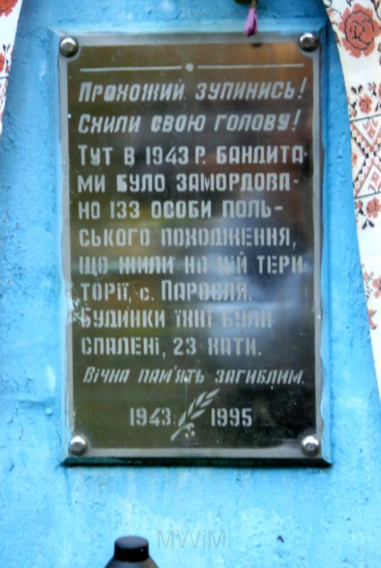 KKE 3346.jpg - Krzyż na zbiorowej mogile 150 ofiar zamordowanych przez UPA 9 II 1943 r. w Parośle, Parośle, 2007 r.